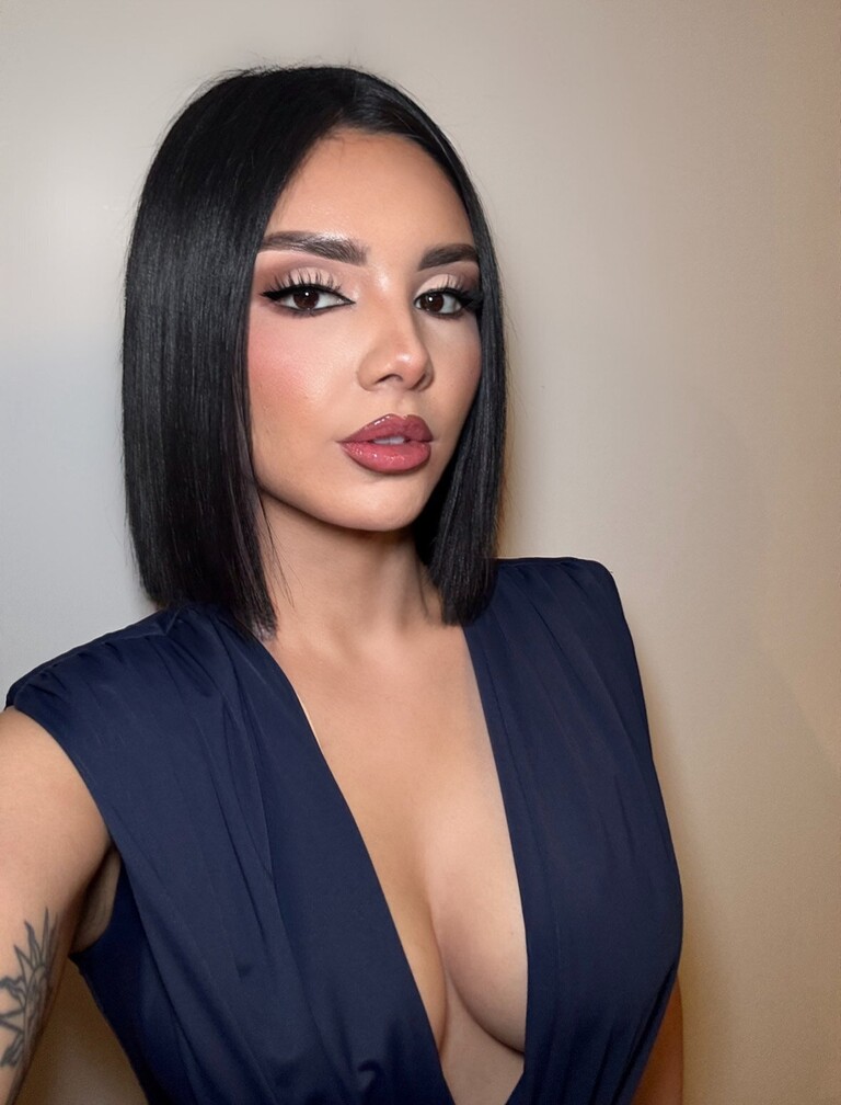 Leslie Perez Headshot 1